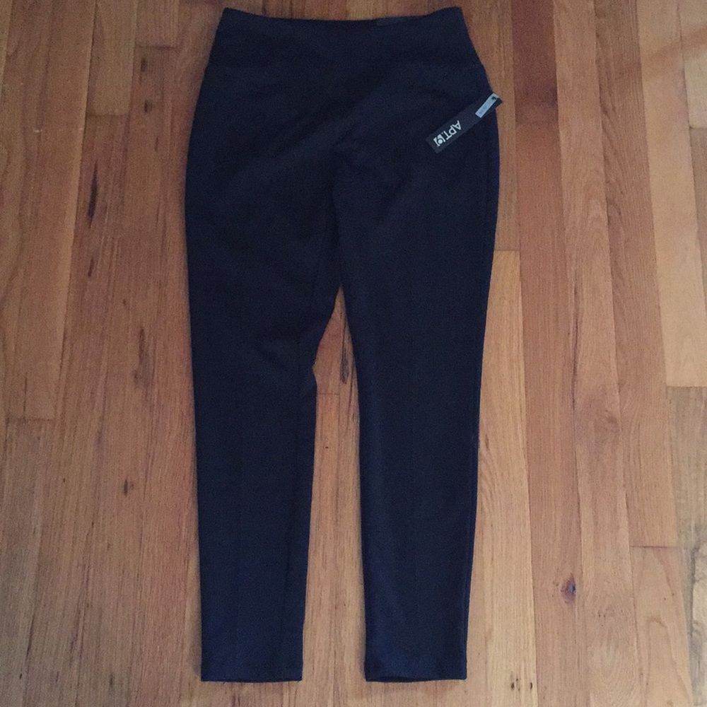Mid rise slimming black leggings-petite never worn